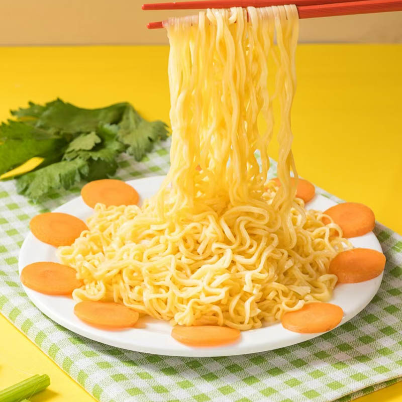 Pacote único de macarrão vegetal com cenoura saudável 40g